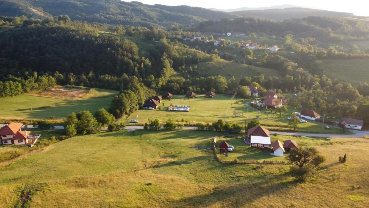 Kosjeric Etno Village Gostoljublje מראה חיצוני תמונה