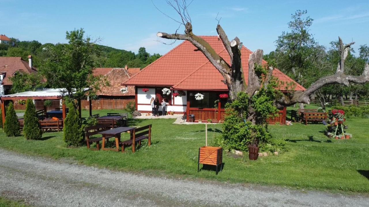 Kosjeric Etno Village Gostoljublje מראה חיצוני תמונה